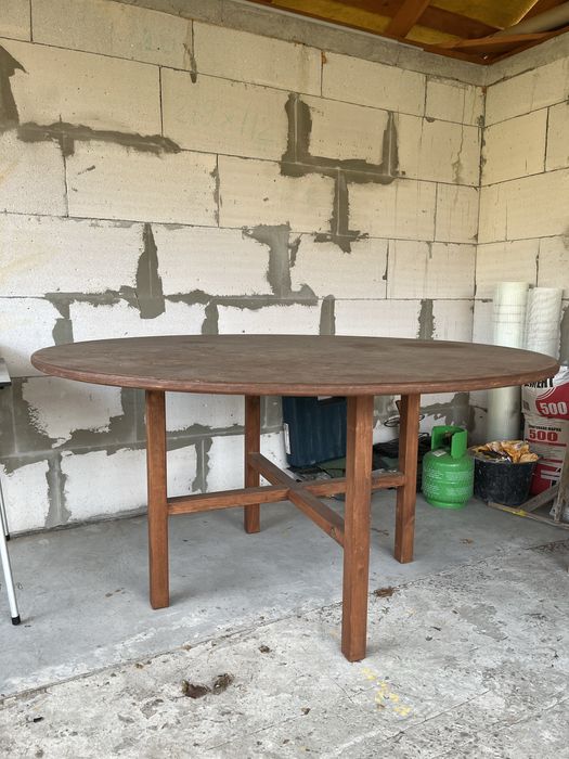 Стіл круглий для сада