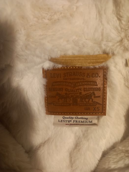 Blusão Levis novo