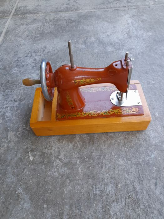 Máquina de costura antiga brinquedo/miniatura