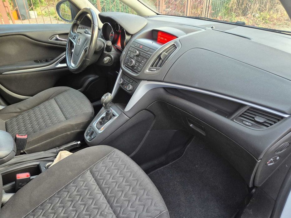 opel zafira  active