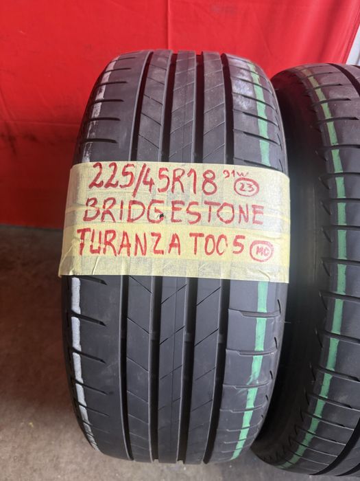 Pneus 225/40/18 + 255/40/18 Bridgestone Todos Iguais Impecaveis