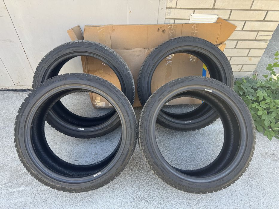 Зимова гума Goodyear UltraGrip Ice 2 245/40 R19 98T 2022 року 7мм