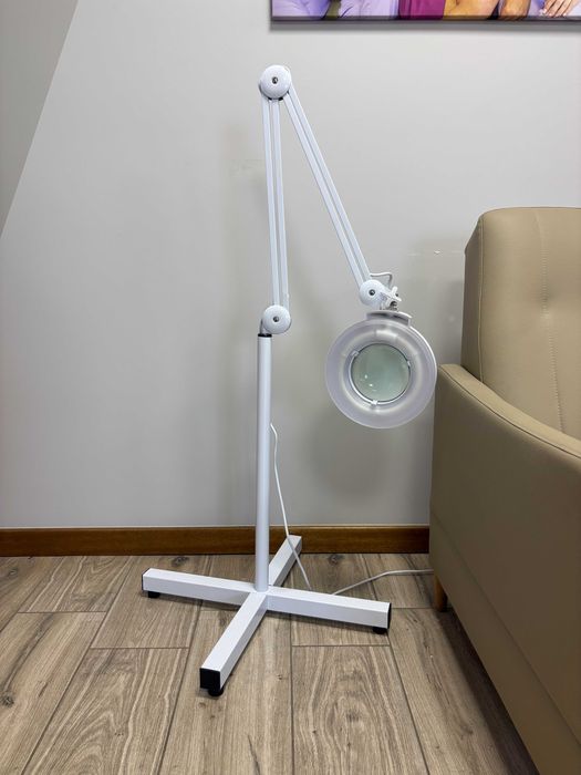 Lampa lupa stojąca