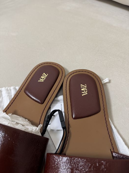 Шльопки від Zara
