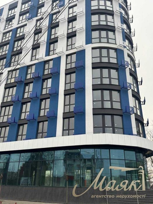 Продаж фасадного приміщення (200м2) в ЖК "Рівʼєра", м. Славутич