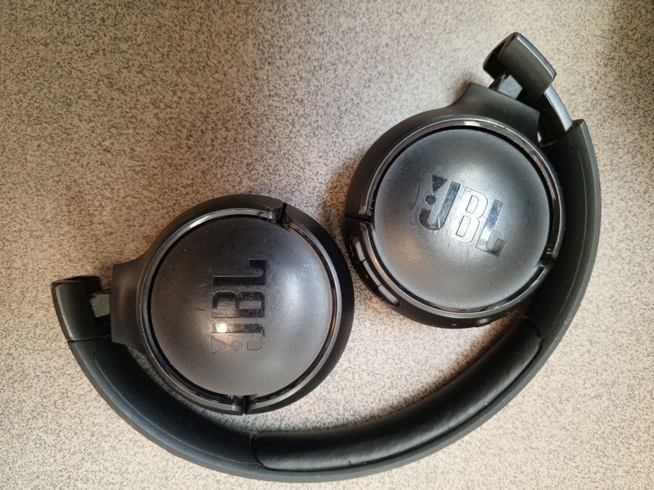 Słuchawki nauszne JBL Tune 510BT Czarny

Stan techniczny: 100% sprawny