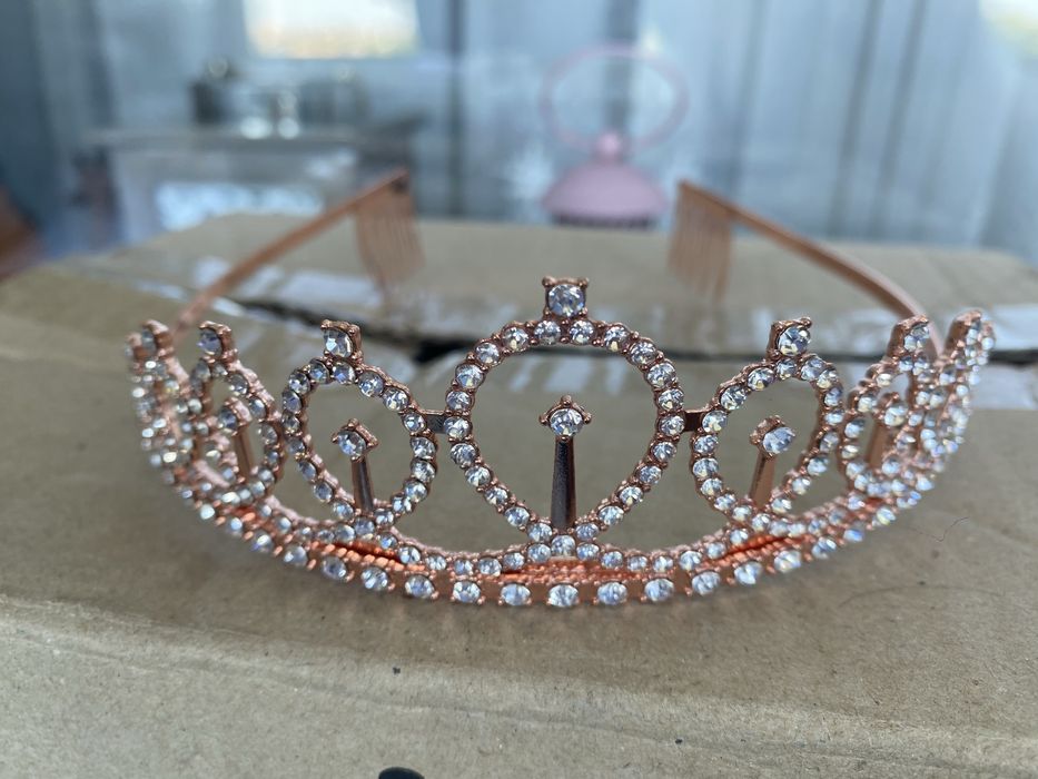 Вишукана діадема на голову