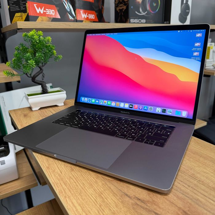 Apple MacBook Pro, Touch Bar (A1707, 2016) - 15.4” (2880×1800) Retina, IPS/ Intel Core i7 4 ядра/ AMD Radeon Pro 455 2 GB/ 16 GB/ 512 GB SSD