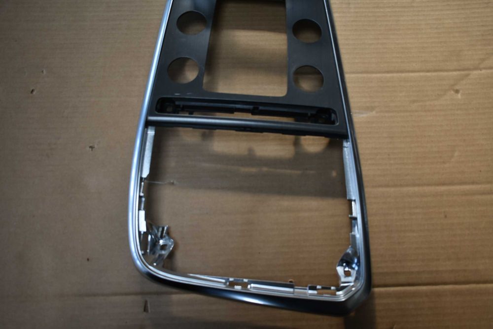 Volvo XC60 I lift 08-17 dekor wodospad ramka 3135  1079