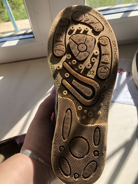 Ортопедичне взуття для дівчинки