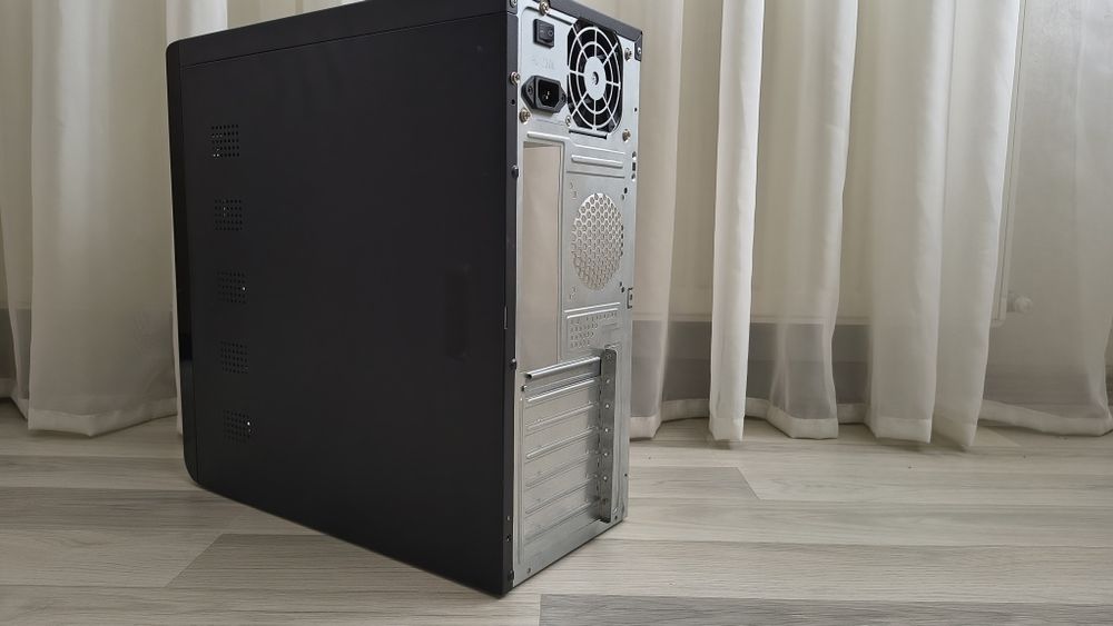 Корпус комп'ютерний, системний блок.