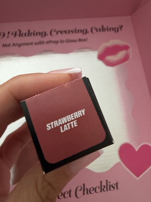 Huda Beauty róż