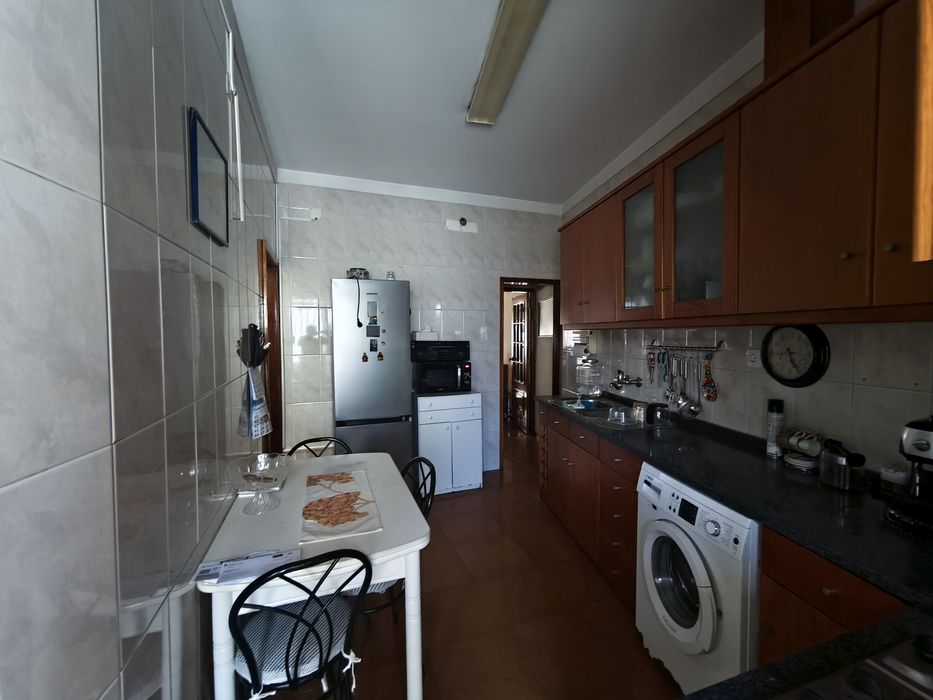 Prédio + 2 Apartamentos.