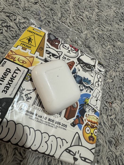 Продам кейс airpods 2 бокс бу все норм