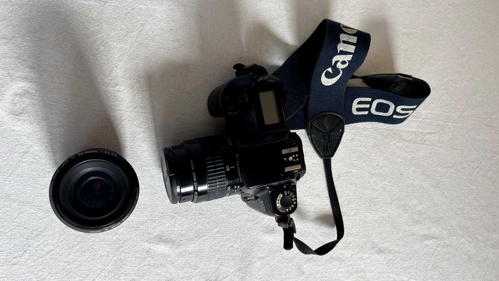 Canon EOS 1000F + 2 objetivas (35-80mm + 80-200mm USM) – analógica