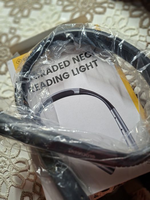 Lampka do czytania na szyję Glocusent