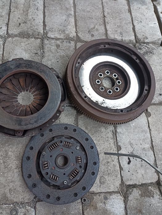 Щеплення Мерседес w124.190 .M102 та інші запчастини