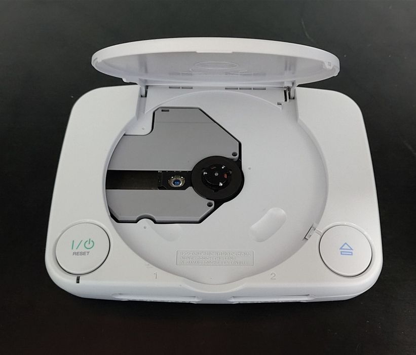 Konsola ps one ps 1 po serwisie AV ,ładny stan , w 100% sprawna.