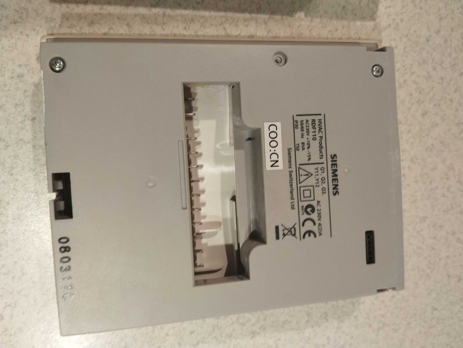 Regulator Siemens z wyświetlaczem model RDF 110