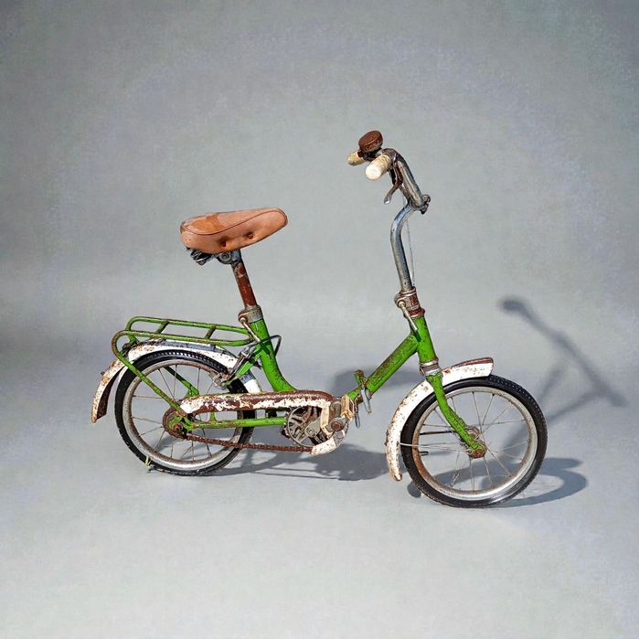 Bicicleta antiga de criança.