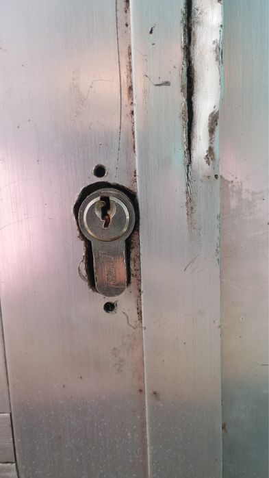 Todo tipo de trabalhos, desde canalizacao, eletrecidade… pintura