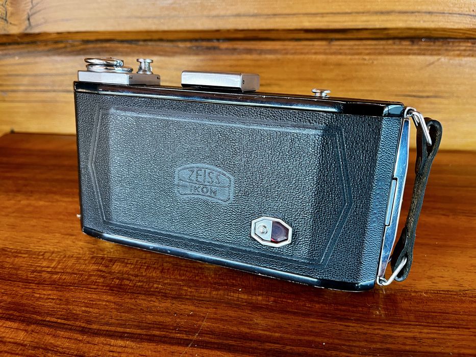 Antiga maquina fotografica Zeiss ikon Ercona1