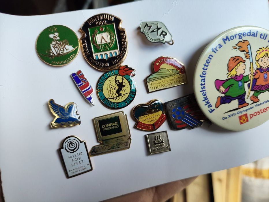 Stare przypinki, wpinki, broszki vintage retro