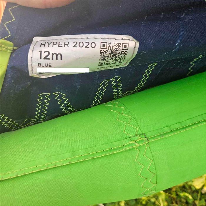 Dois kites Crazyfly 9/12 m. Os dois por 700 €, cada 400 €.