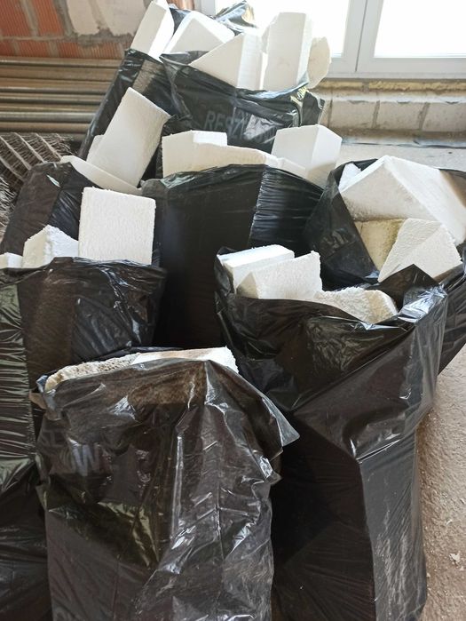 Czysty biały styropian resztki
