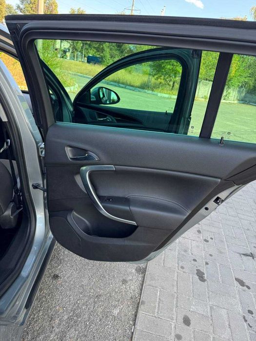 Opel Insignia 2011 Sports Tourer 2.0TDI
