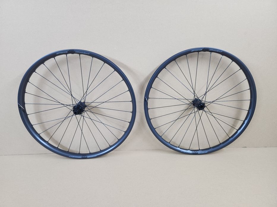 Vision нові карбонові колеса Shimano FSA