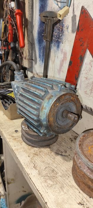 Продам  різні електродвигуни  0.8, 0.45, 2.2, 2.2, 0.125, 5.5