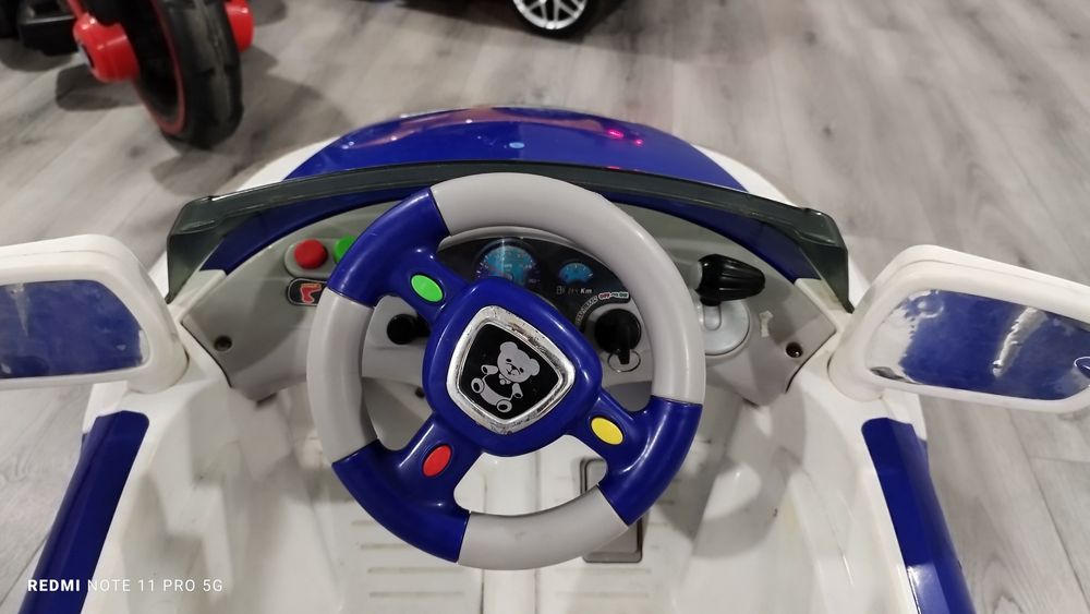 Дитячий автомобіль