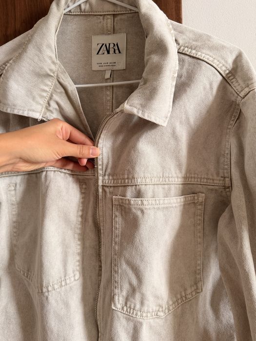 джинсовка Zara світлого кольору