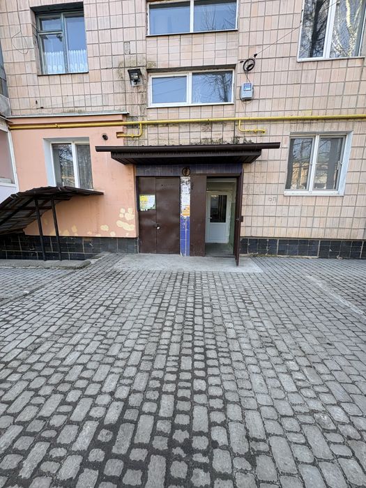 Продаж 4 кімнатної квартири на вулиці Джерельна ( Райцентр)