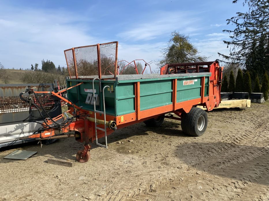 Rozrzutnik obornika BRIRI KEMPER 7 ton. Pionowe walce, hydraulicnzy.