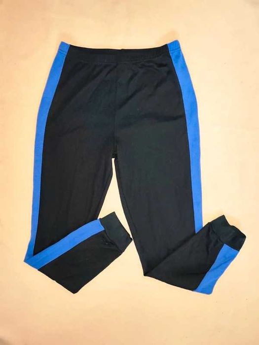 Czarne spodnie dresowe z niebieskimi lampasami rozmiar M