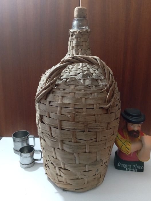 Garrafão antigo encestado