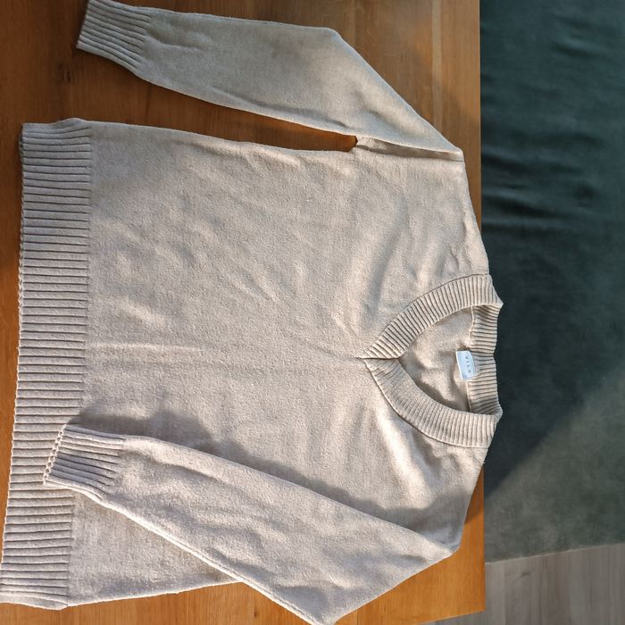 Sweterek jasnobeżowy