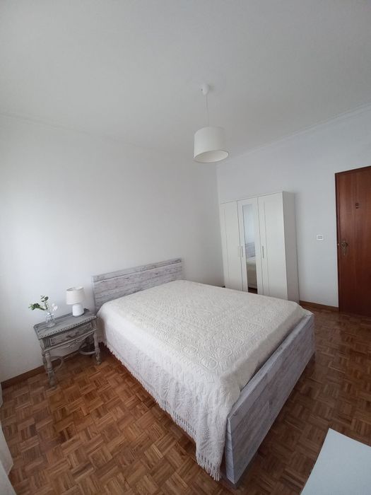 Quartos individuais, apart renovado e mobilado em Massamá.