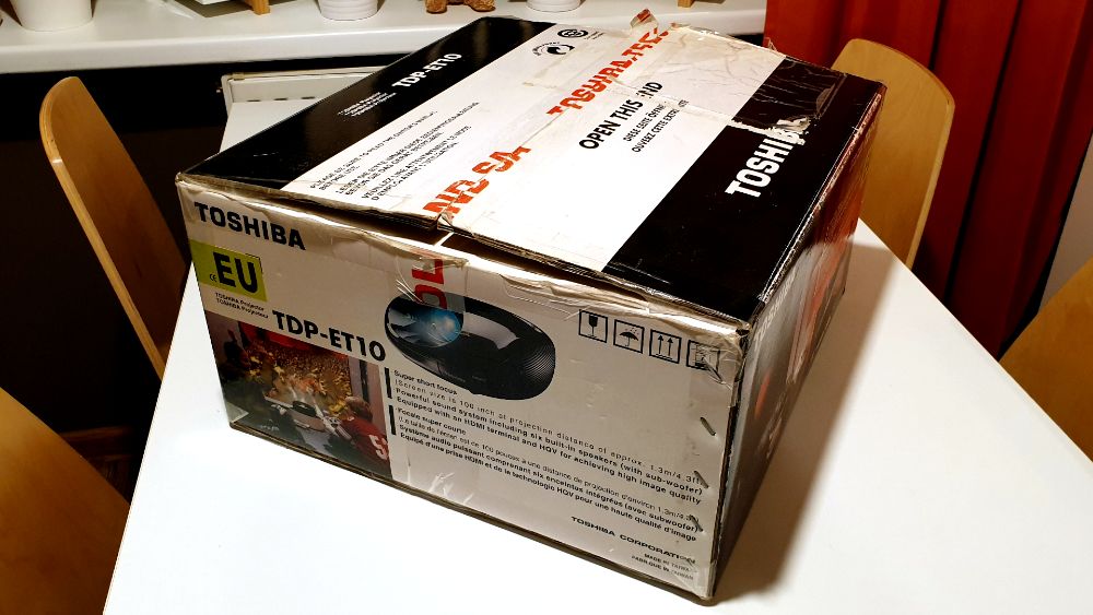 Projektor Toshiba TDP-ET 10, dźwięk 5.1, oryginalna lampa