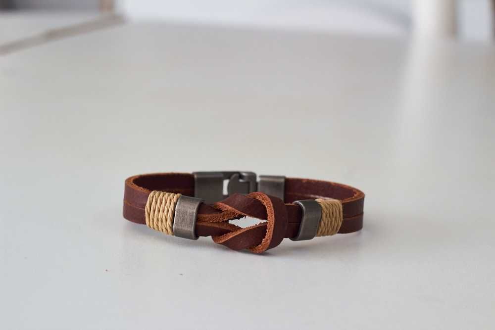 Pulseira pele – 21,5 centímetros de comprimento – Fecho de engate