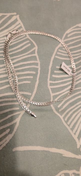 Lindo conjunto de colar e pulseira de prata genuína.