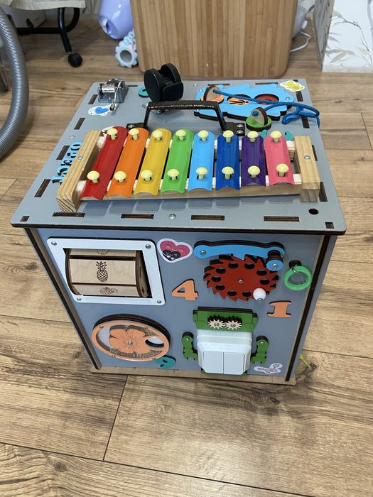 Бізікуб іграшка Бізікуб