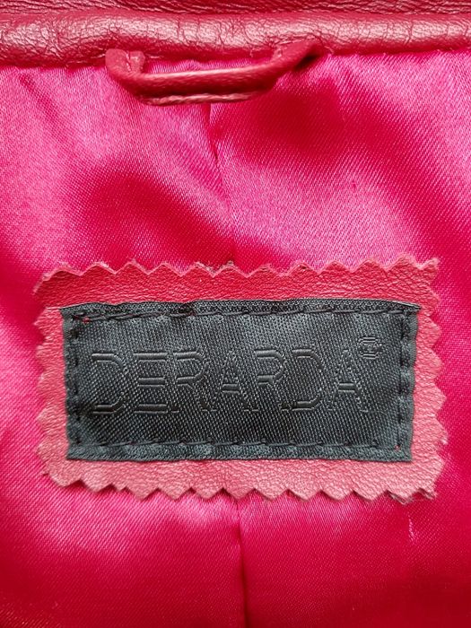 Жіноча шкіряна куртка