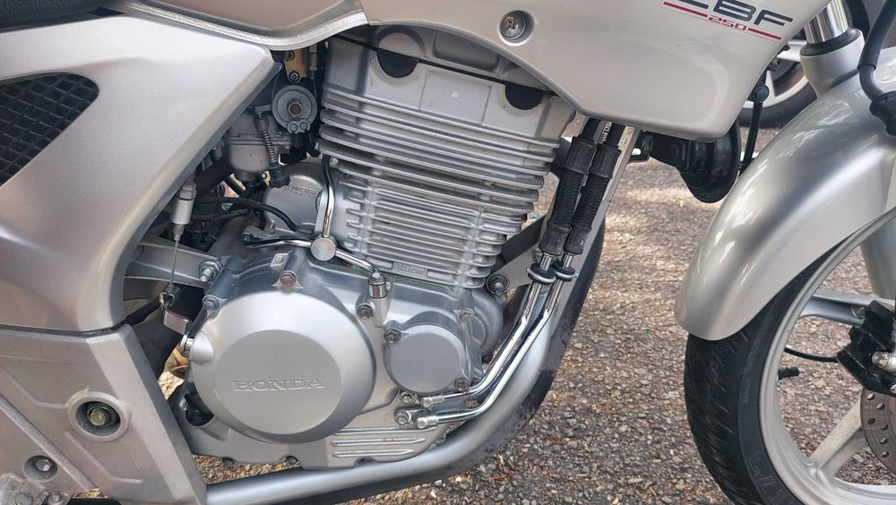 Honda CBF 250 super estimada