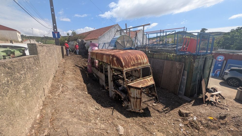 2 Citroen HY para restaurar