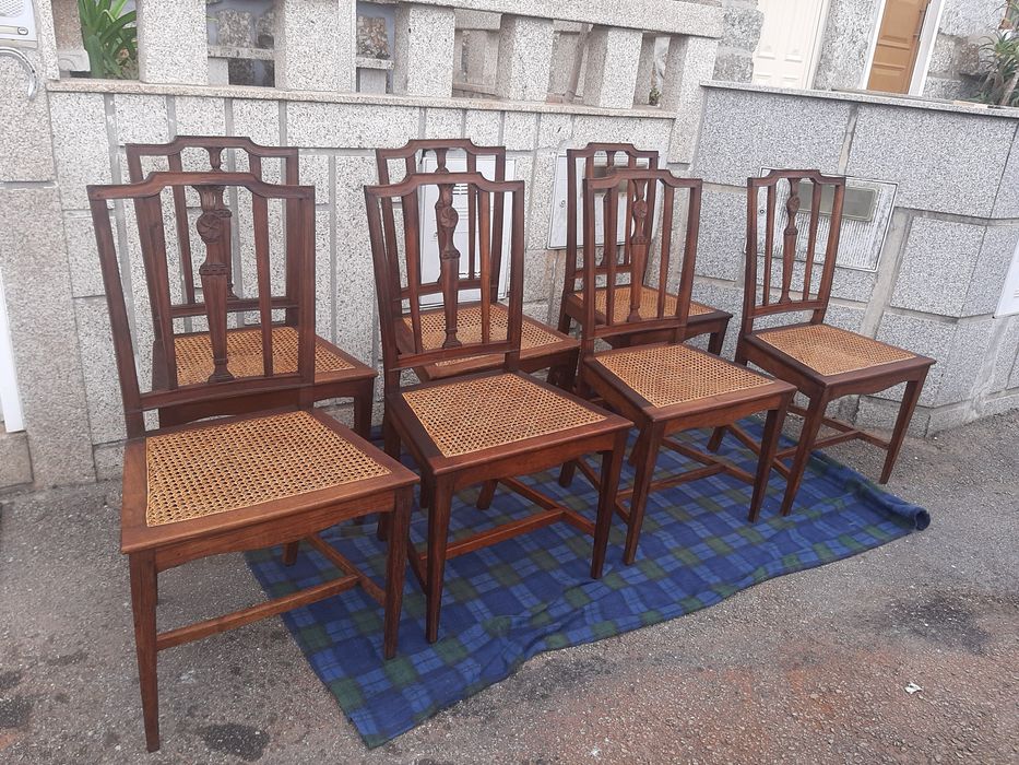 Lote De Antigas Cadeiras de  Madeira e  Palhinha