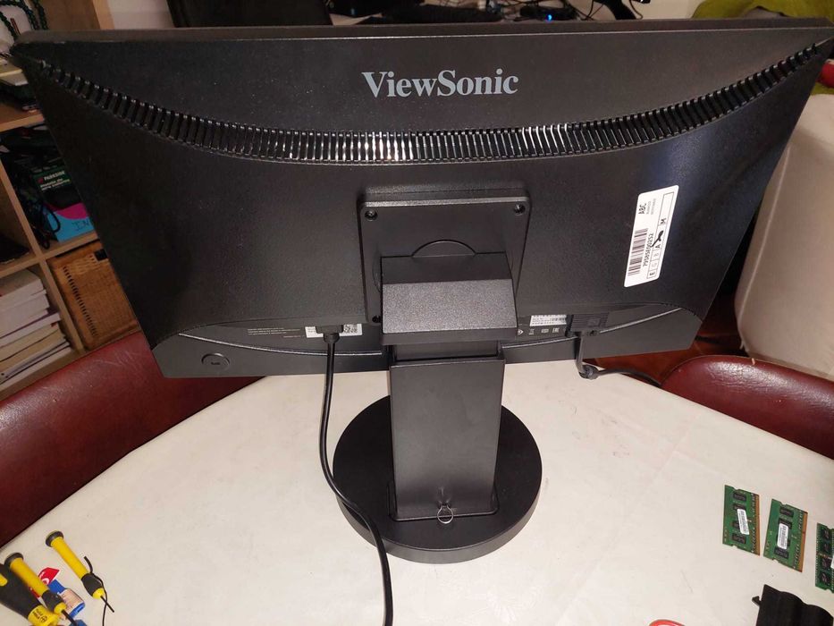ViewSonic 21-Inch Monitor in Excellent Condition64738414644865121