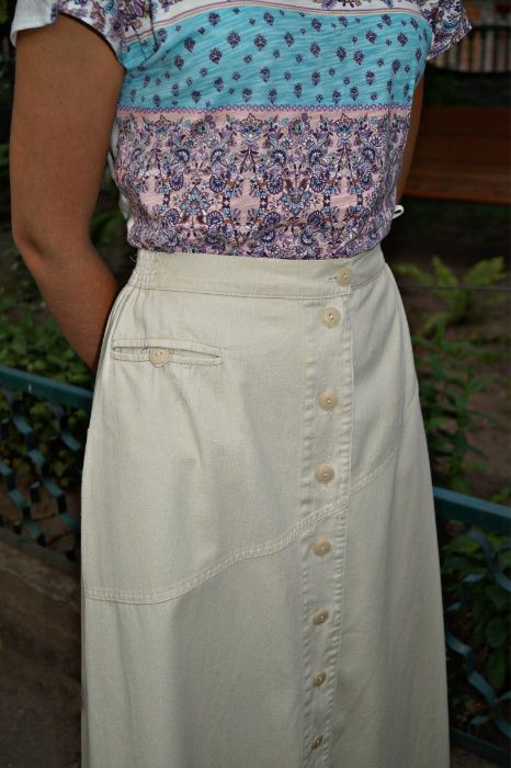 Стильна літня спідниця на ґудзиках